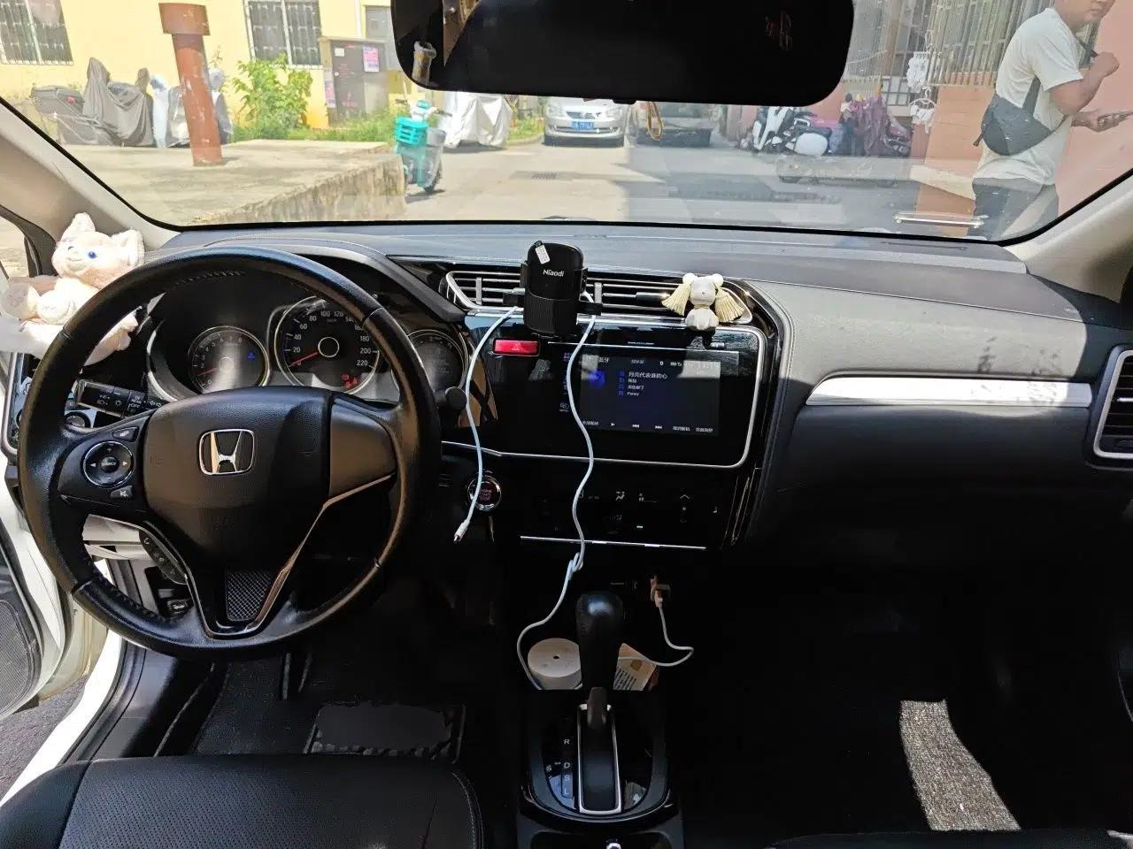 Honda Greiz 2016 1.5L CVT Luxury Edition — миниатюра 10