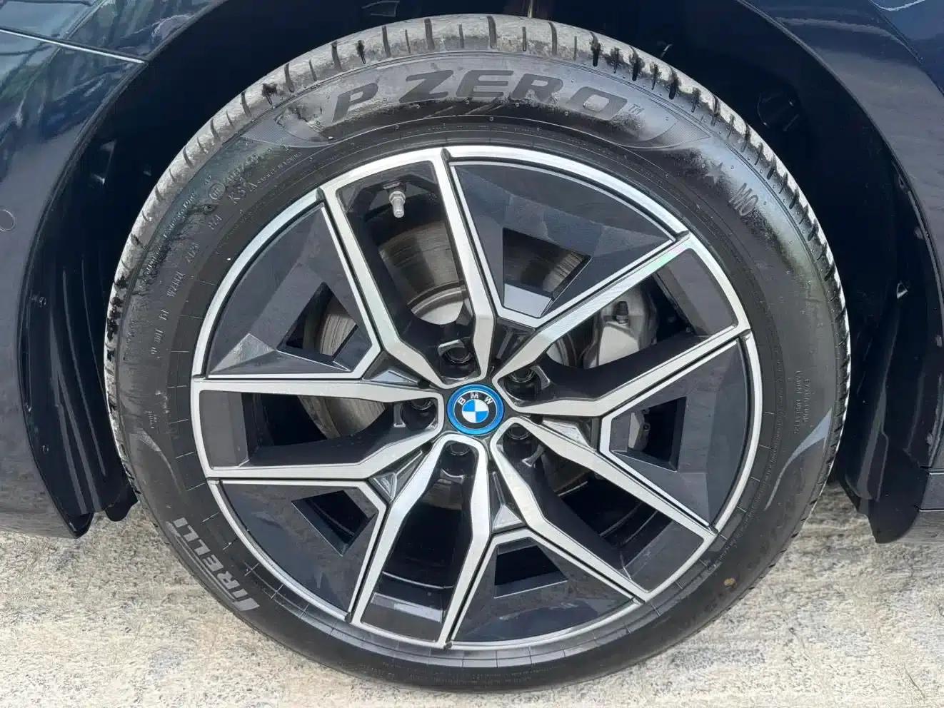 BMW i5 2024 eDrive 35L Premium M Sport Package — миниатюра 16