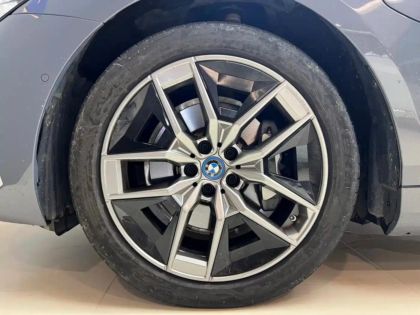 BMW i5 2024 eDrive 35L Premium Luxury Package — миниатюра 19