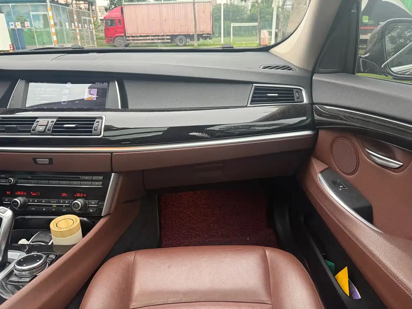BMW 5 Series GT 2014 535i Leading Edition — миниатюра 16