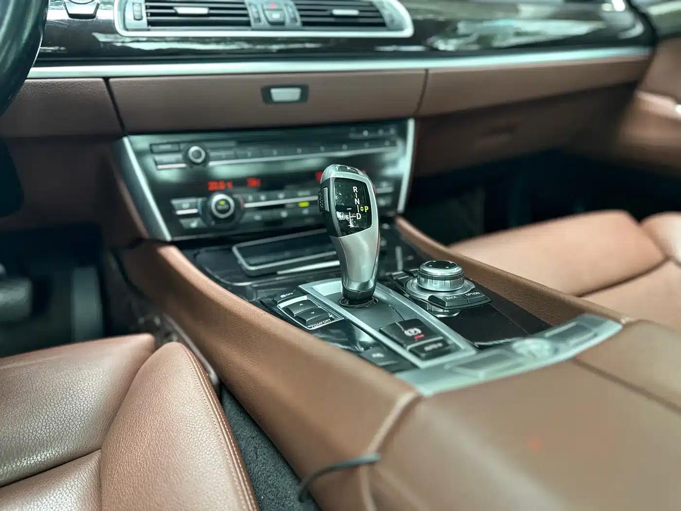 BMW 5 Series GT 2013 535i Leading Edition — миниатюра 15