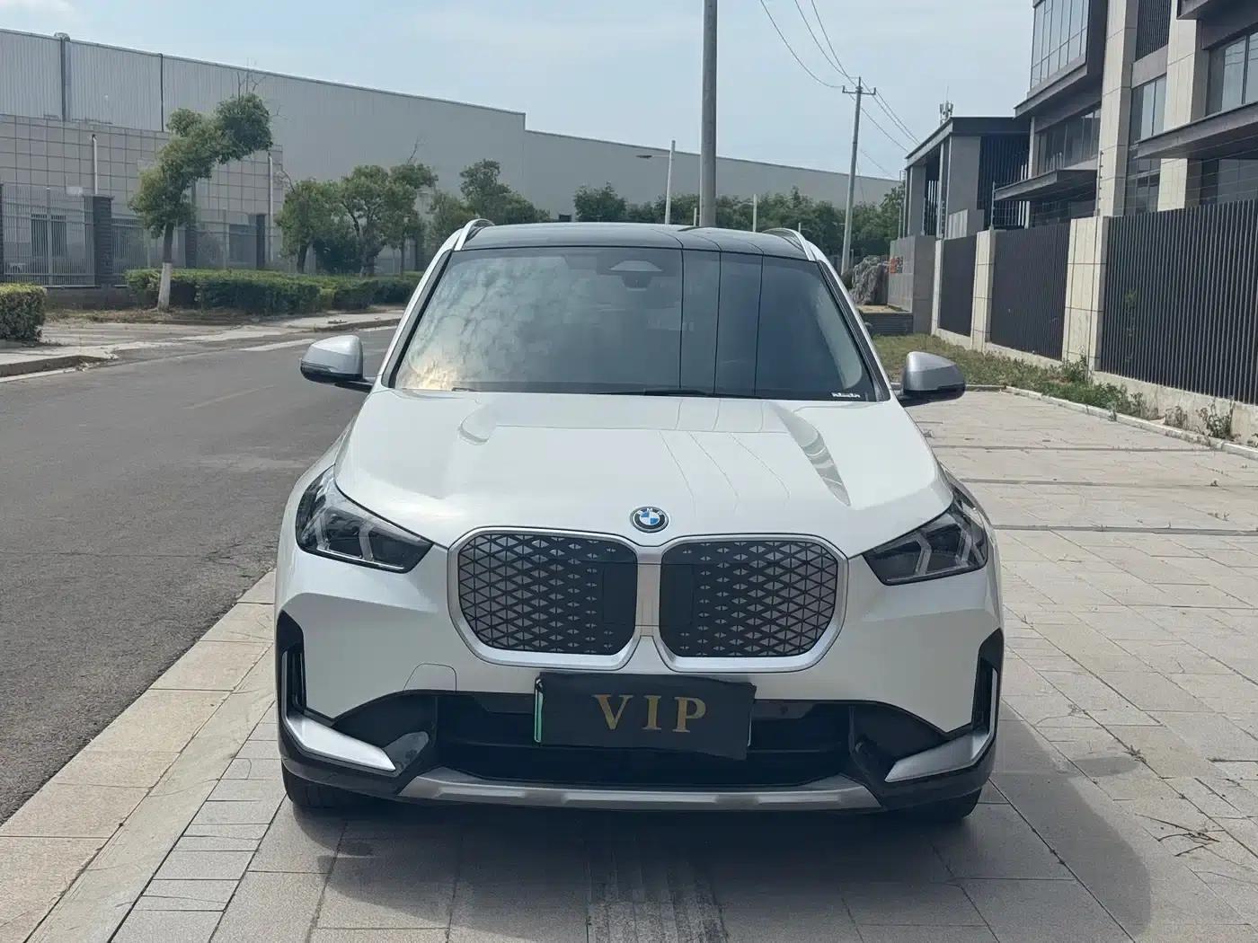 BMW iX1 2023 eDrive25L X Design Package — миниатюра 2