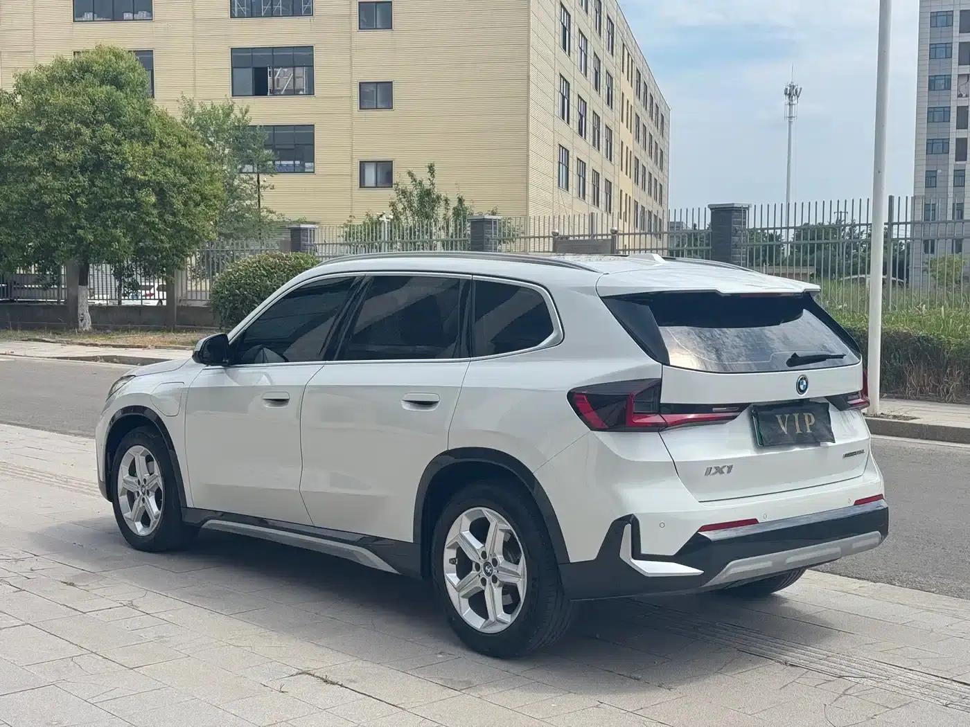 BMW iX1 2023 eDrive25L X Design Package — миниатюра 4