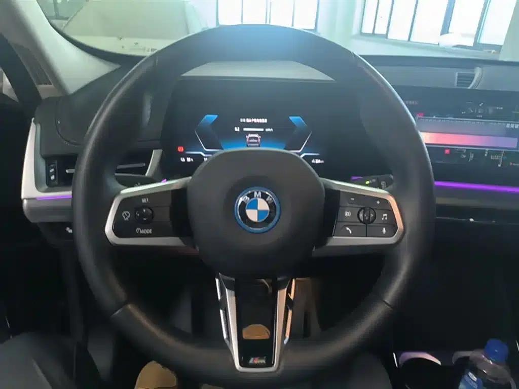 BMW iX1 2023 eDrive25L M Sport Package — миниатюра 11