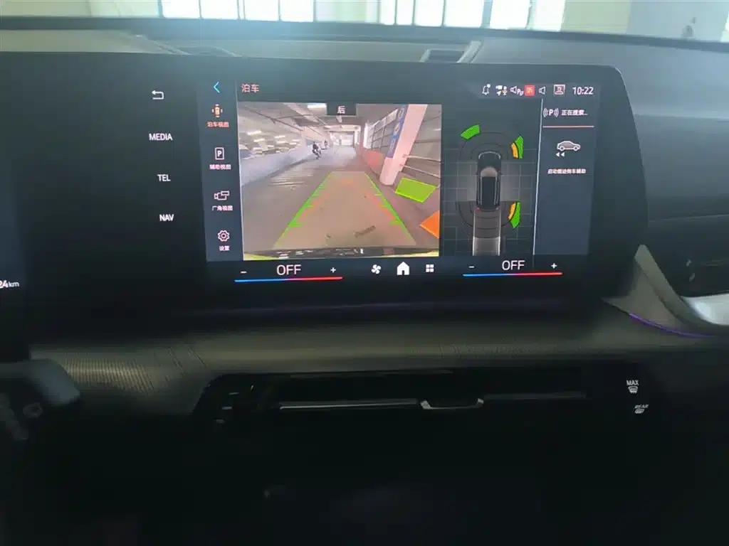 BMW iX1 2023 eDrive25L M Sport Package — миниатюра 13