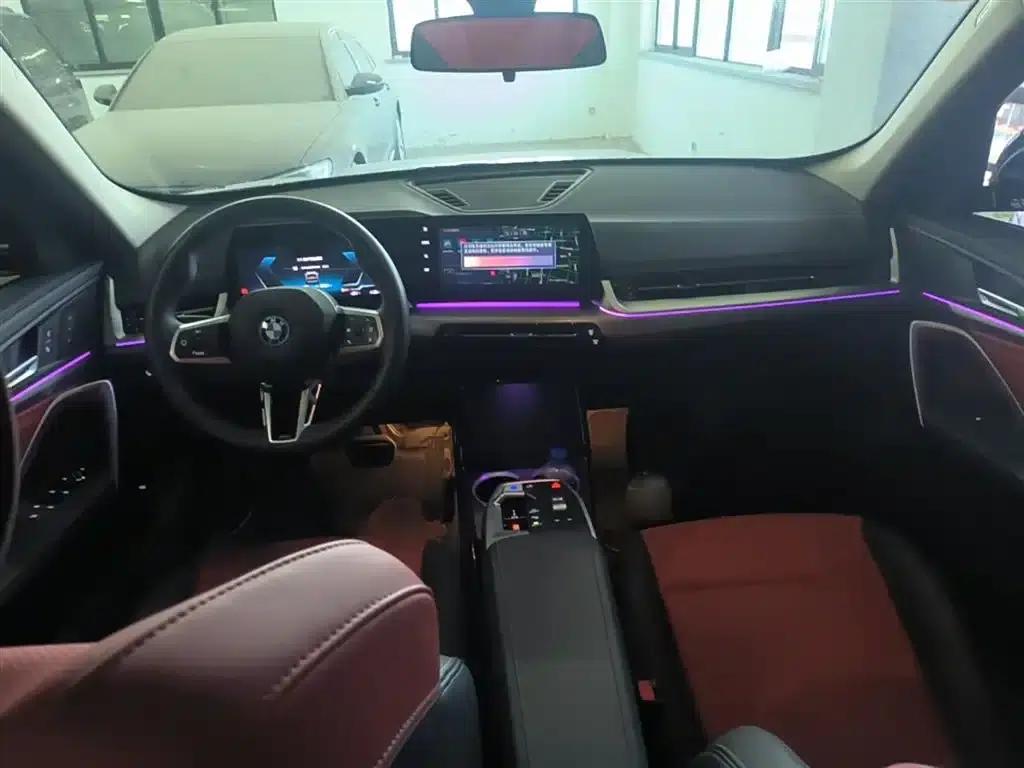 BMW iX1 2023 eDrive25L M Sport Package — миниатюра 10