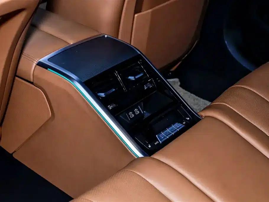 2021 BMW 8 Series Facelift 840i Coupe with M Sport Package — миниатюра 11