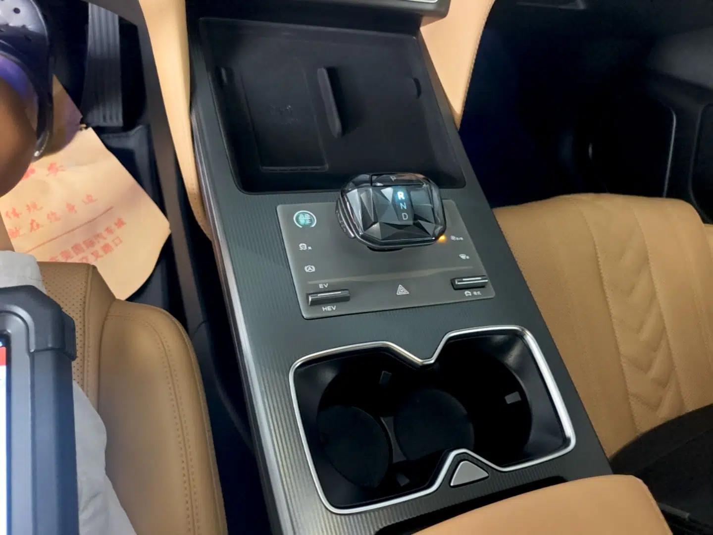 BYD Song L DM-i 2024 112 km Beyond Edition — миниатюра 17