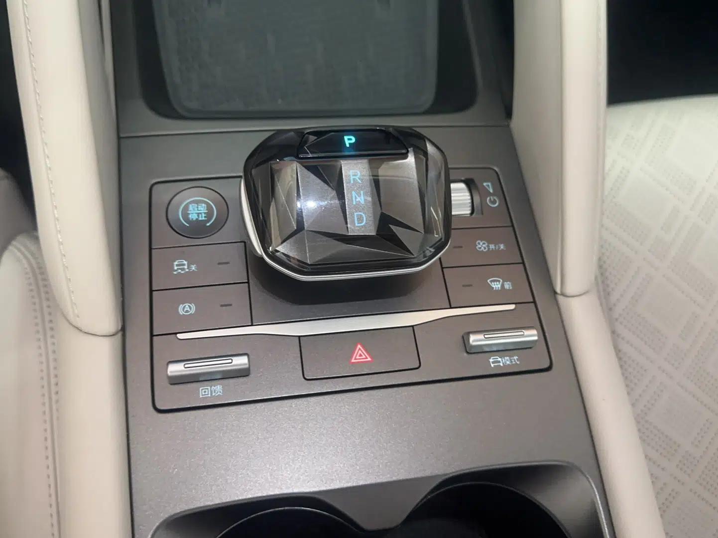 BYD Yuan UP 2024 401 km Active Version — миниатюра 11