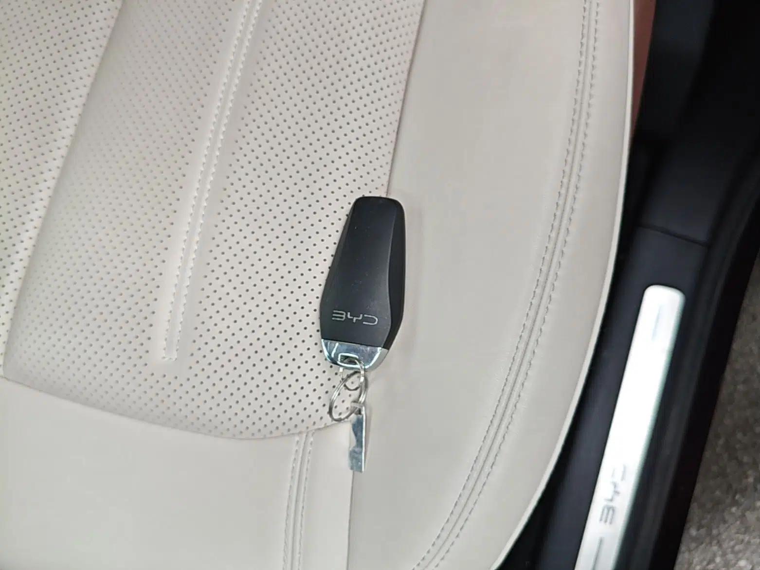 BYD Xia 2025 DM-i 1.5T 180km Excellence Model — миниатюра 12