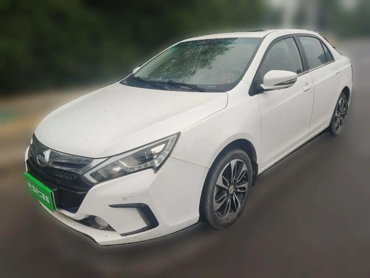 BYD Qin New Energy 2015 1.5T Dual-Crown Flagship Plus Edition — миниатюра 1