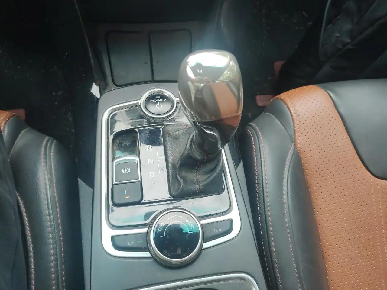 BYD Qin New Energy 2015 1.5T Dual-Crown Flagship Plus Edition — миниатюра 15