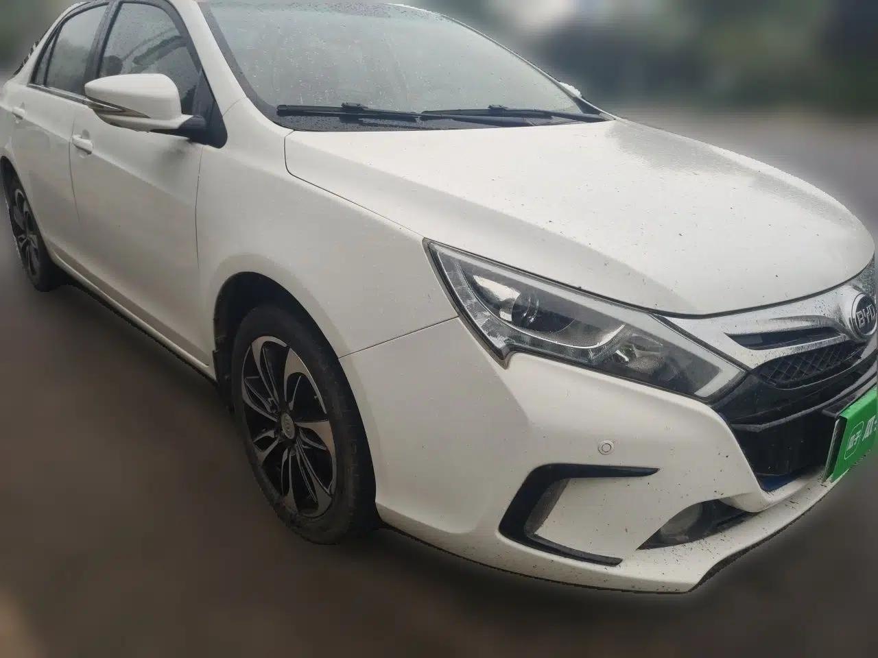 BYD Qin New Energy 2015 1.5T Dual-Crown Flagship Plus Edition — миниатюра 3