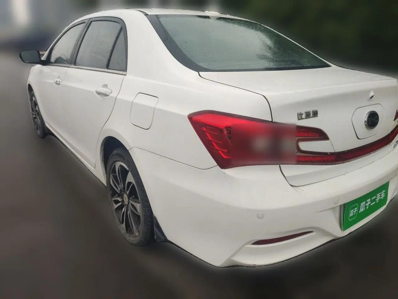 BYD Qin New Energy 2015 1.5T Dual-Crown Flagship Plus Edition — миниатюра 4