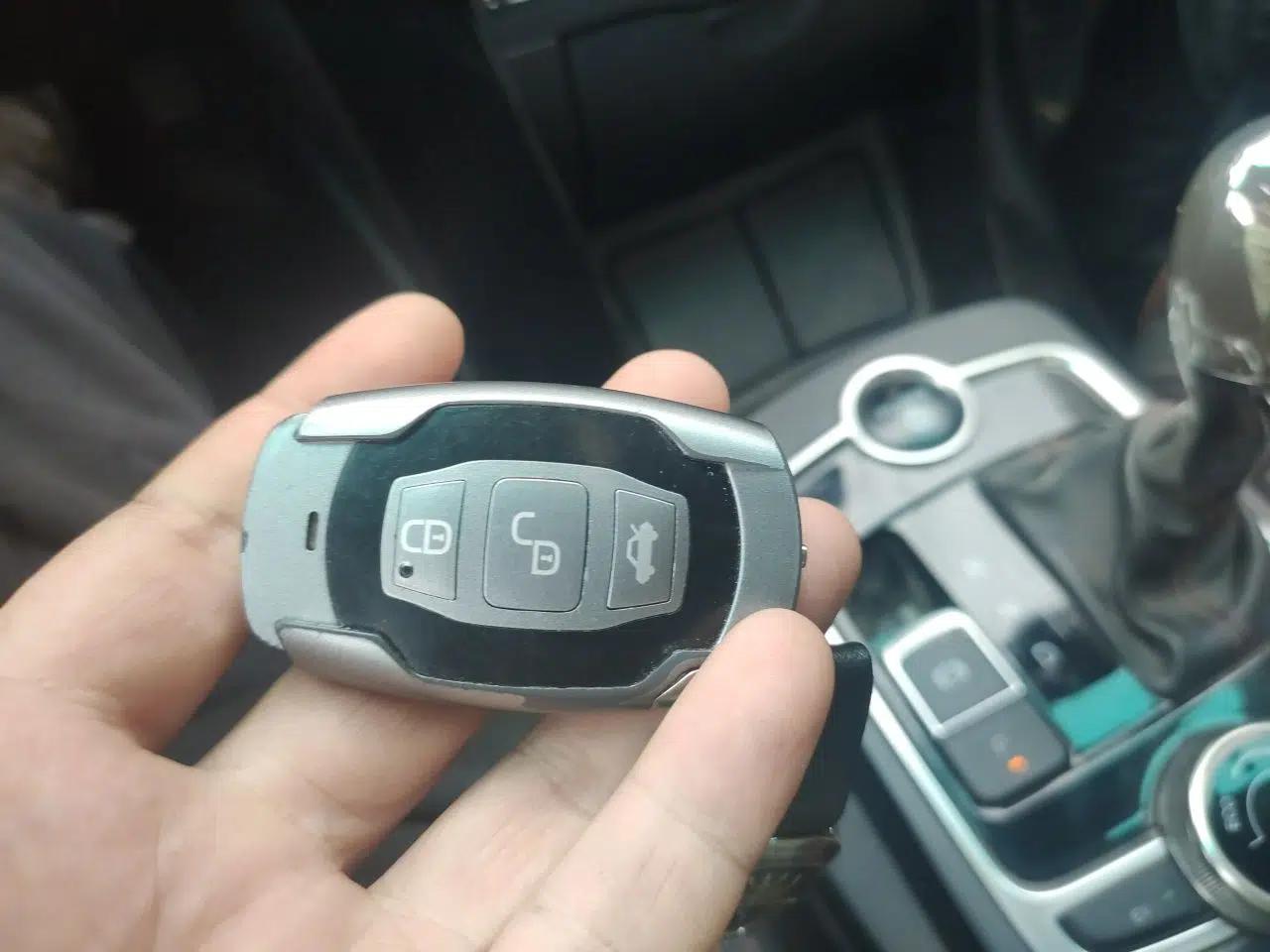 BYD Qin New Energy 2015 1.5T Dual-Crown Flagship Plus Edition — миниатюра 9