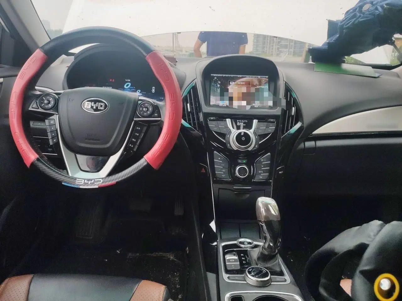 BYD Qin New Energy 2015 1.5T Dual-Crown Flagship Plus Edition — миниатюра 10