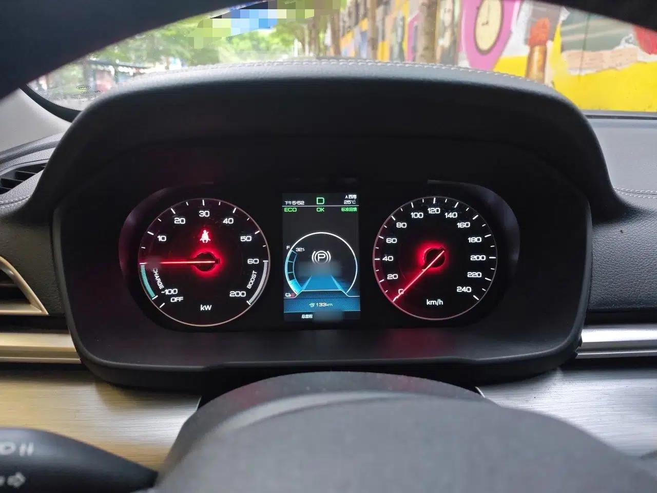 BYD Qin New Energy 2019 High-Range Luxury Model — миниатюра 10