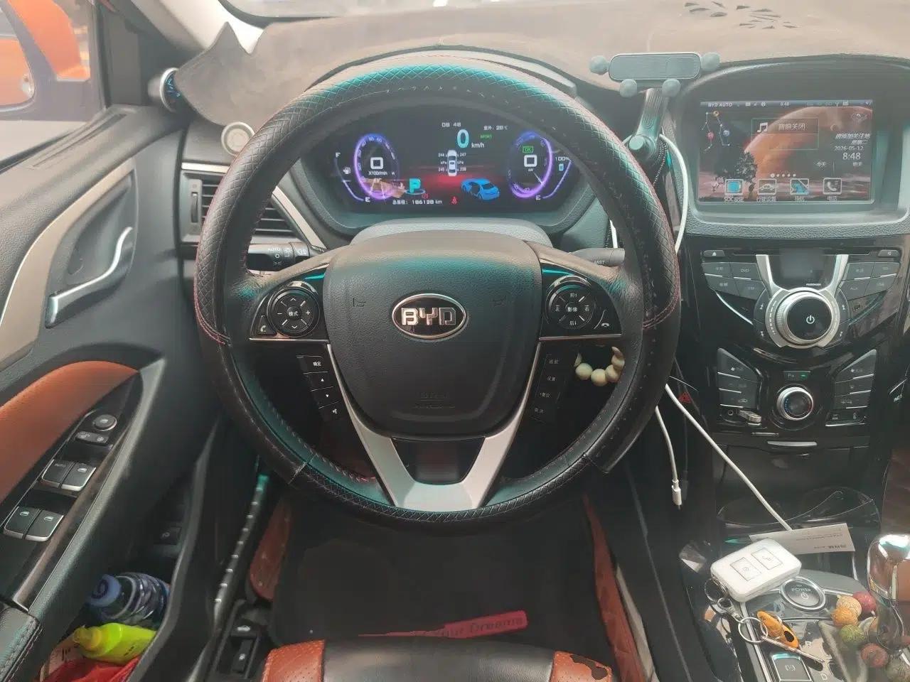 BYD Qin New Energy 2015 1.5T Dual-Crown Flagship Plus Edition — миниатюра 11