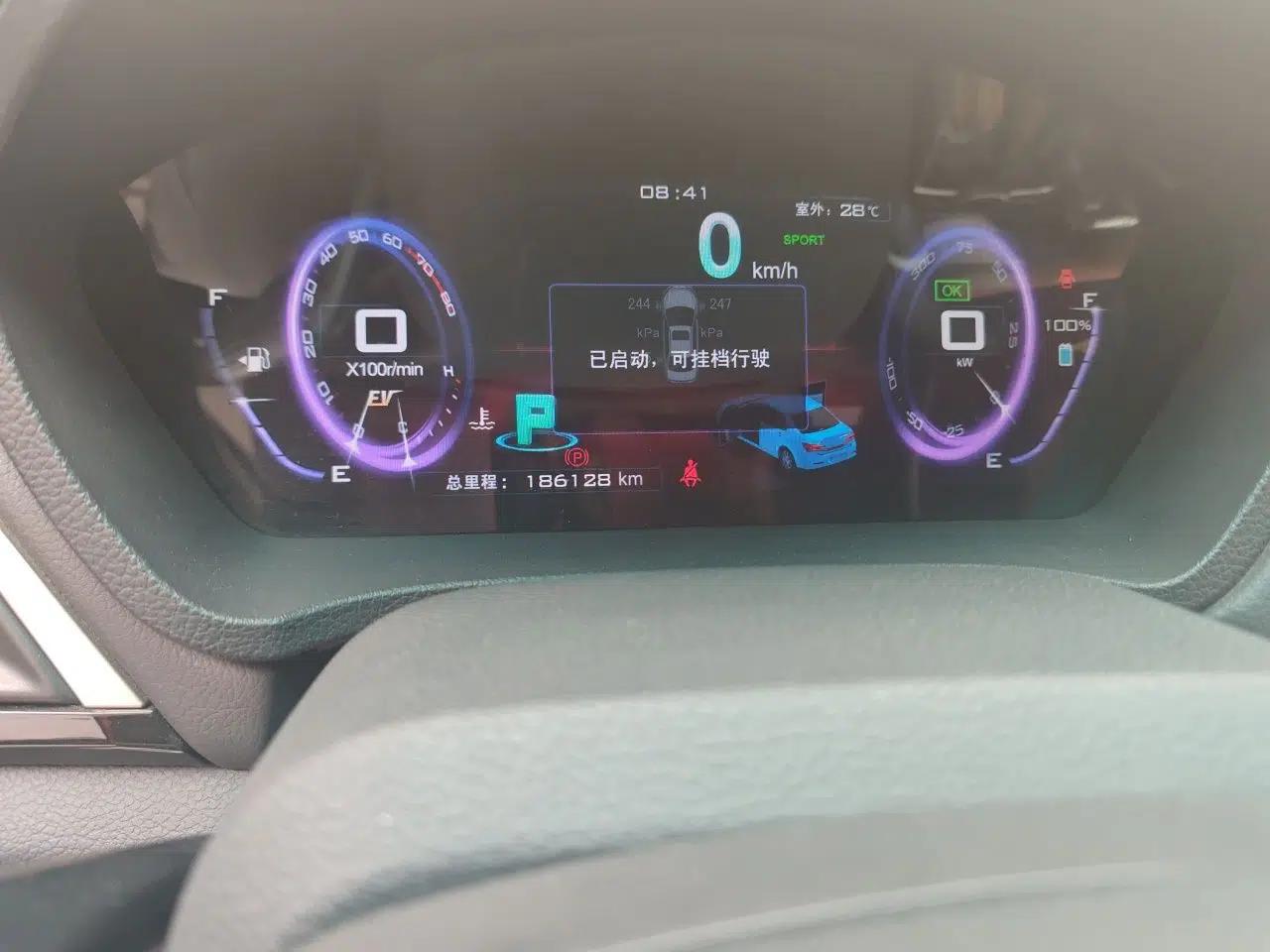 BYD Qin New Energy 2015 1.5T Dual-Crown Flagship Plus Edition — миниатюра 13