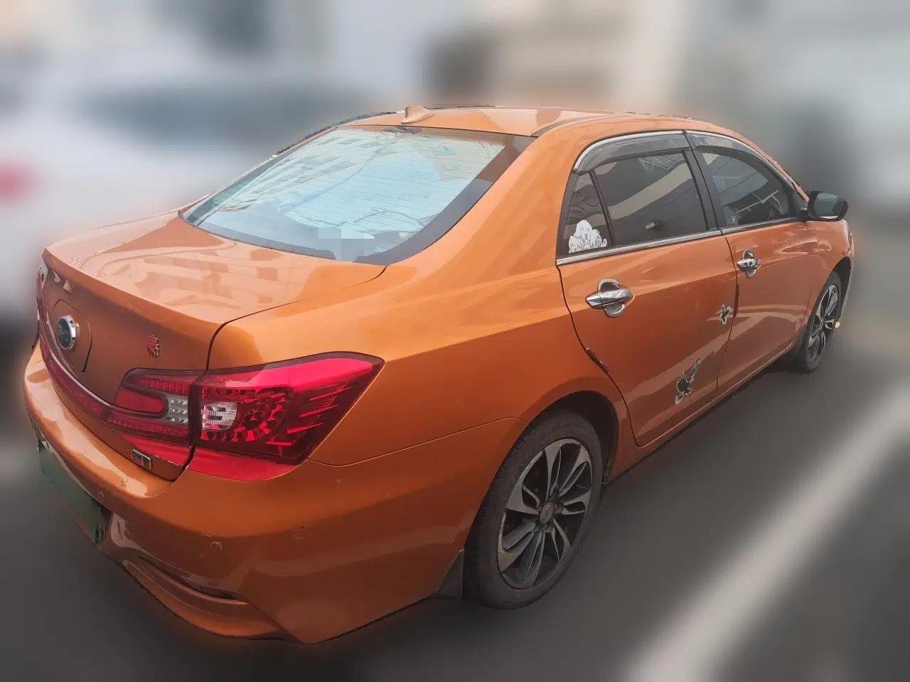 BYD Qin New Energy 2015 1.5T Dual-Crown Flagship Plus Edition — миниатюра 6