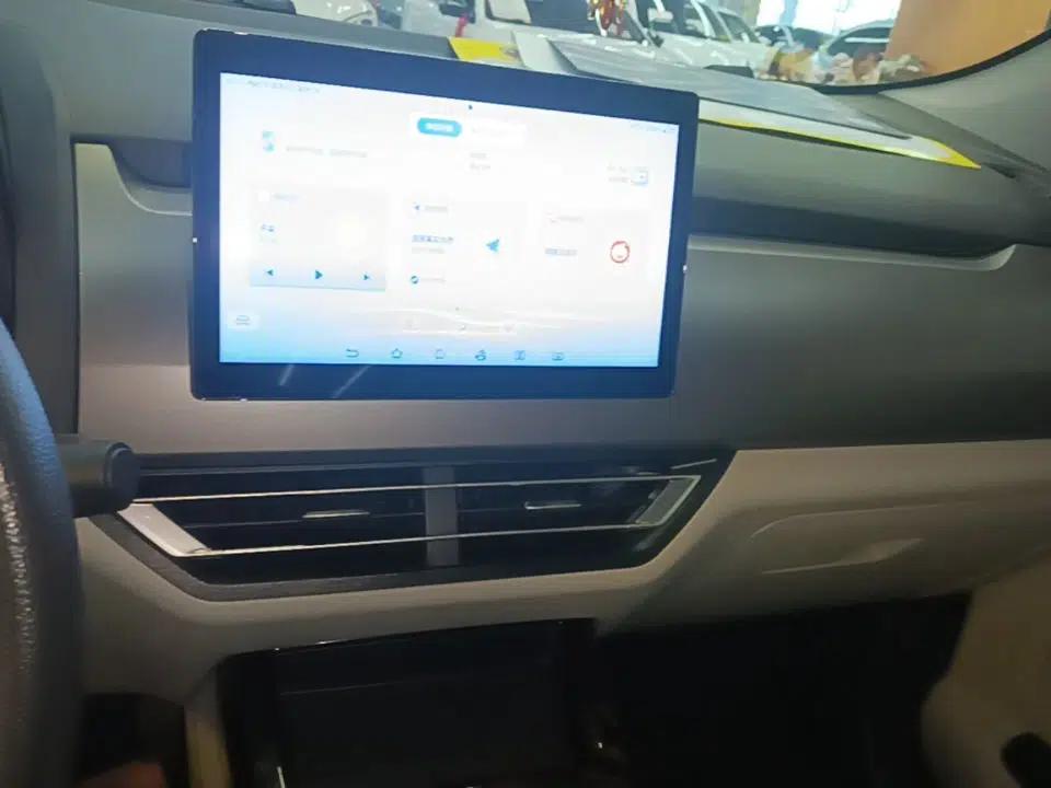 BYD Yuan Pro 2023 401 km Deluxe Version — миниатюра 16