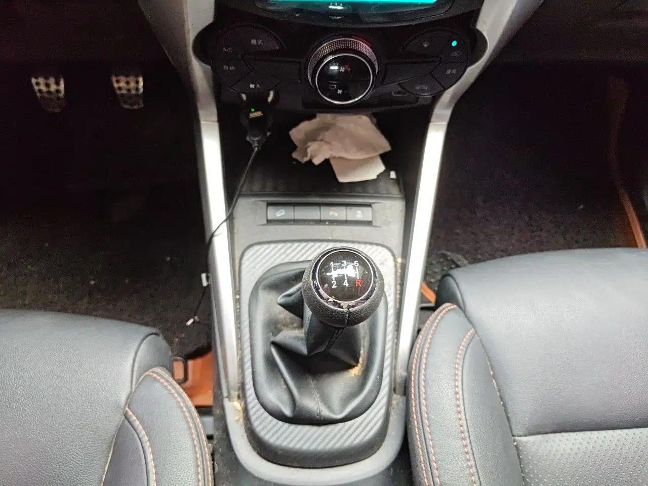 BYD Yuan 2017 1.5L Manual Cool Connect Model — миниатюра 15