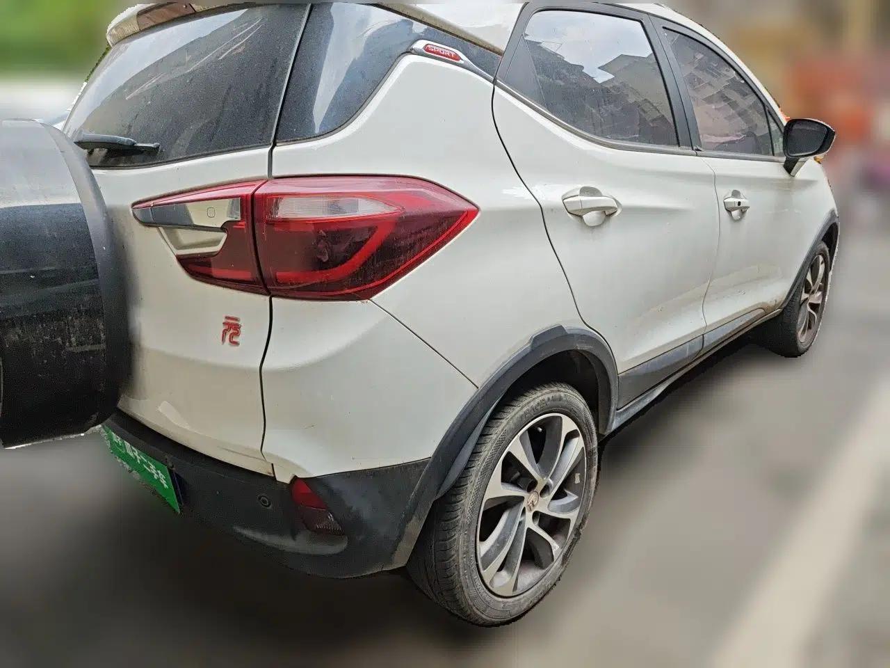 BYD Yuan 2017 1.5L Manual Cool Connect Model — миниатюра 6