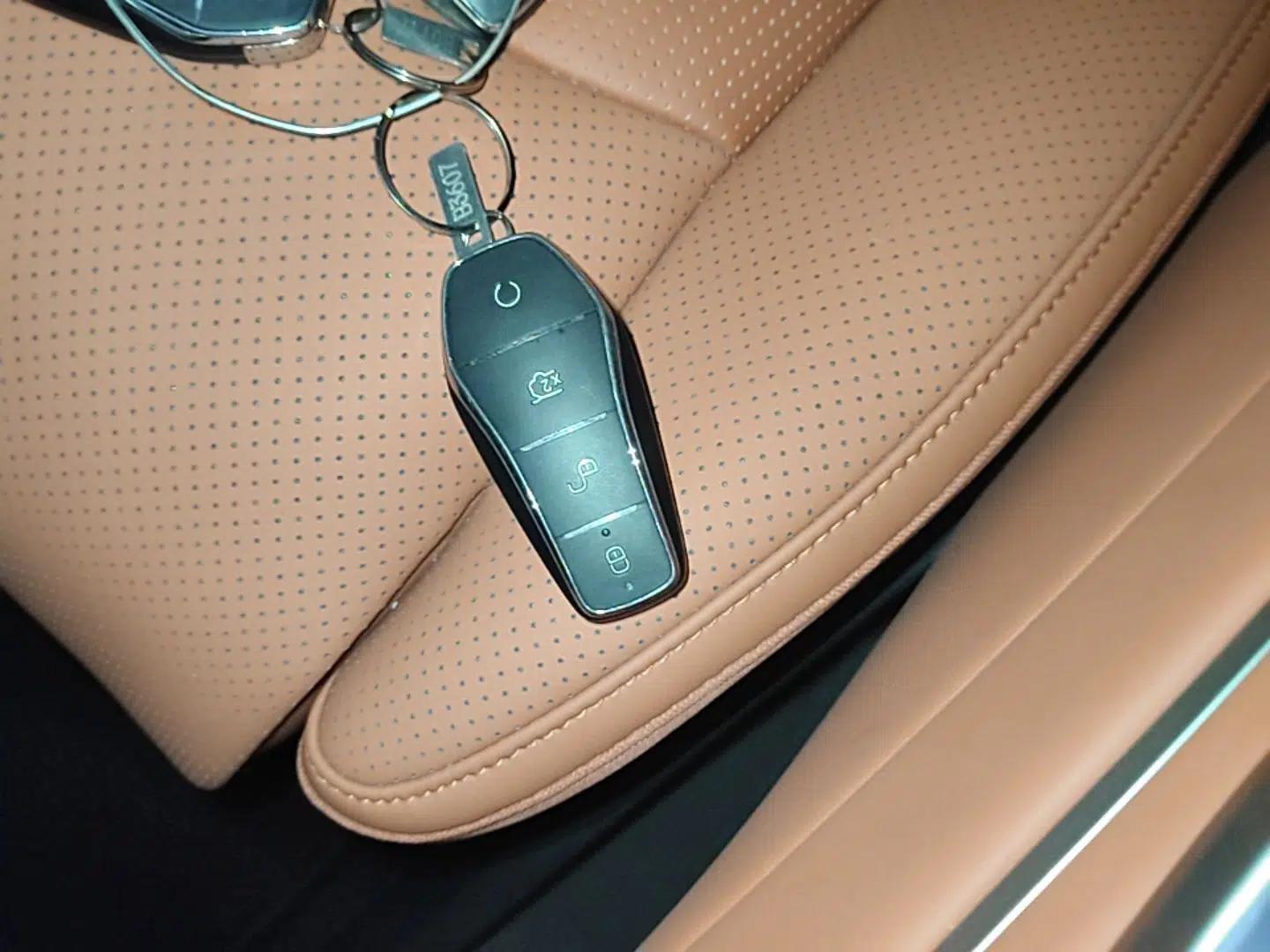 BYD Tang L 2025 DM 175KM Drone Player Edition — миниатюра 12