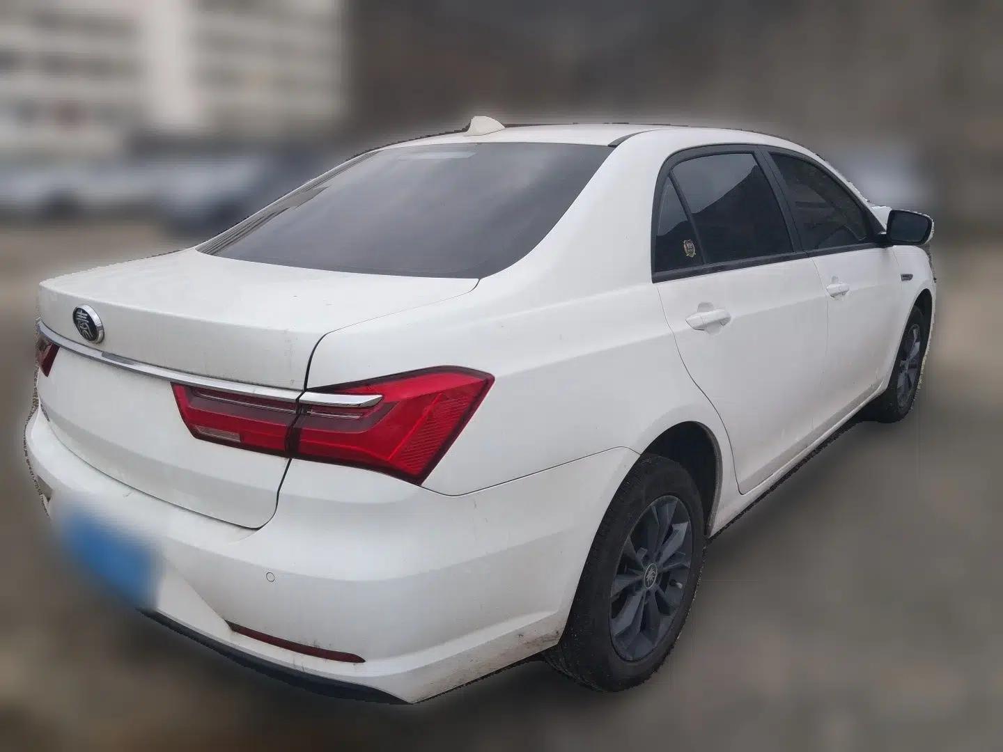 BYD Qin 2019 1.5L Automatic Luxury Model — миниатюра 6