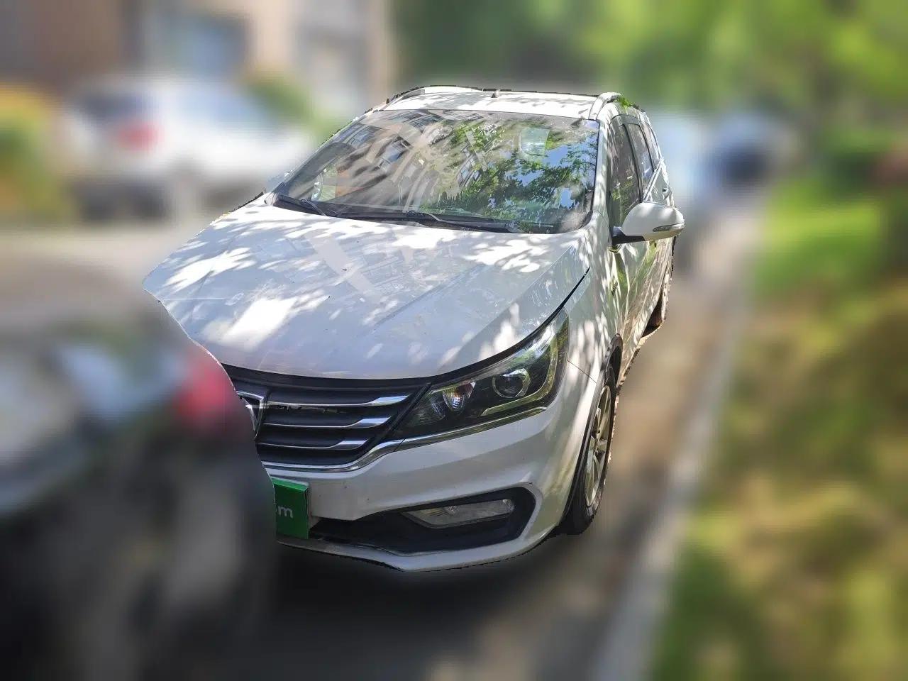 Baojun 310W 2017 1.5L Manual Fashion Model China V — миниатюра 2