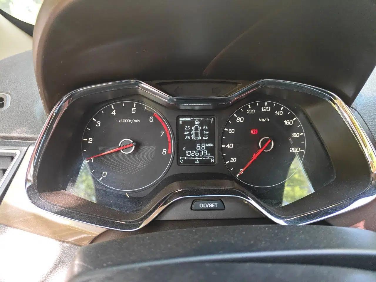 Baojun 310W 2017 1.5L Manual Fashion Model China V — миниатюра 12