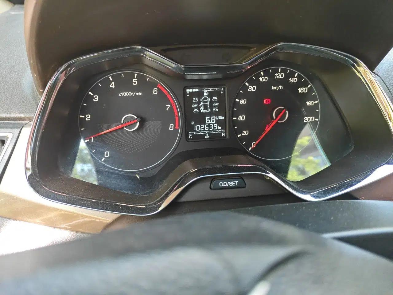 Baojun 310W 2017 1.5L Manual Fashion Model China V — миниатюра 13