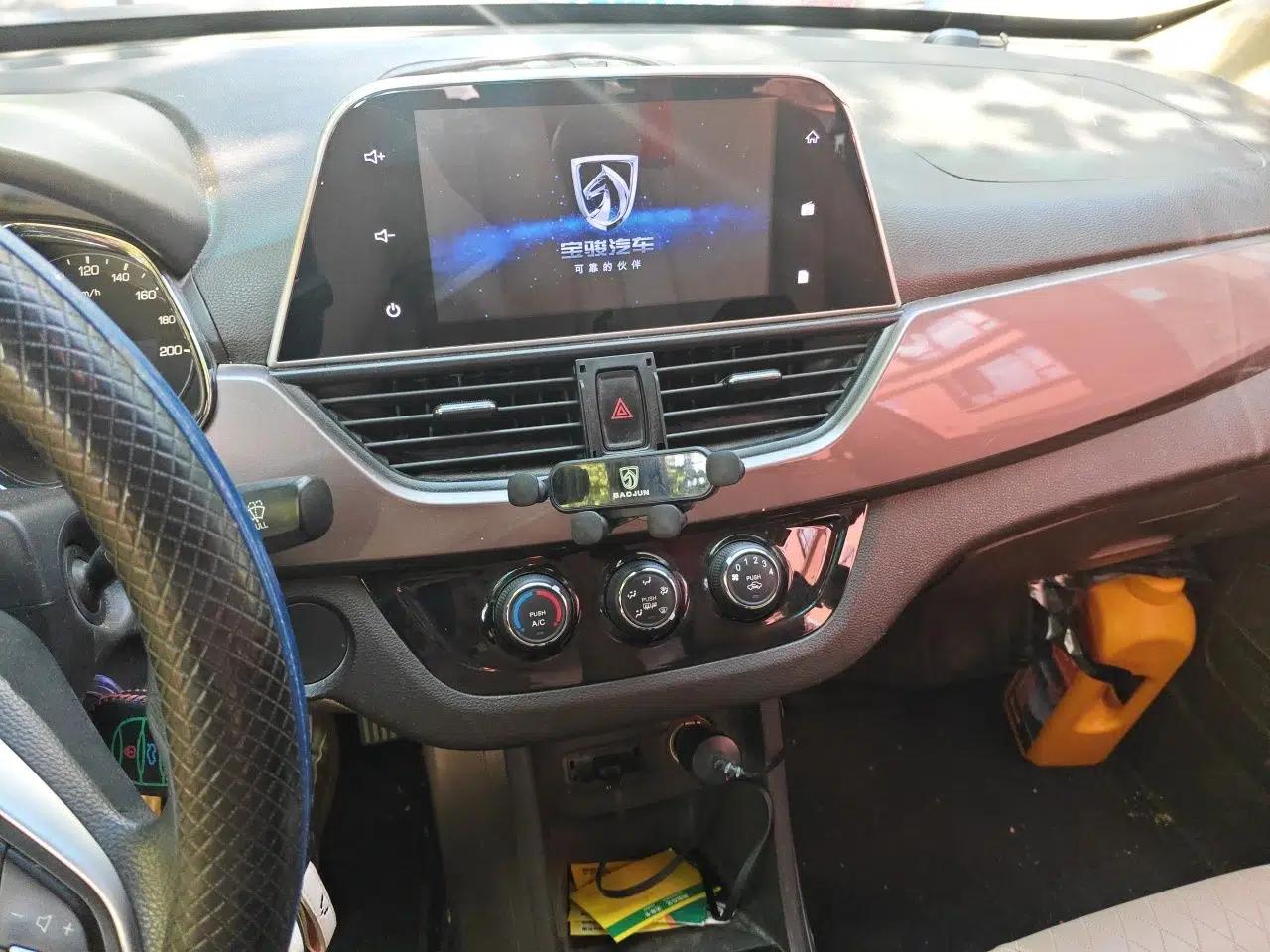 Baojun 310W 2017 1.5L Manual Fashion Model China V — миниатюра 14