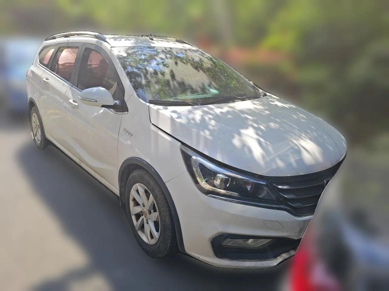 Baojun 310W 2017 1.5L Manual Fashion Model China V — миниатюра 3