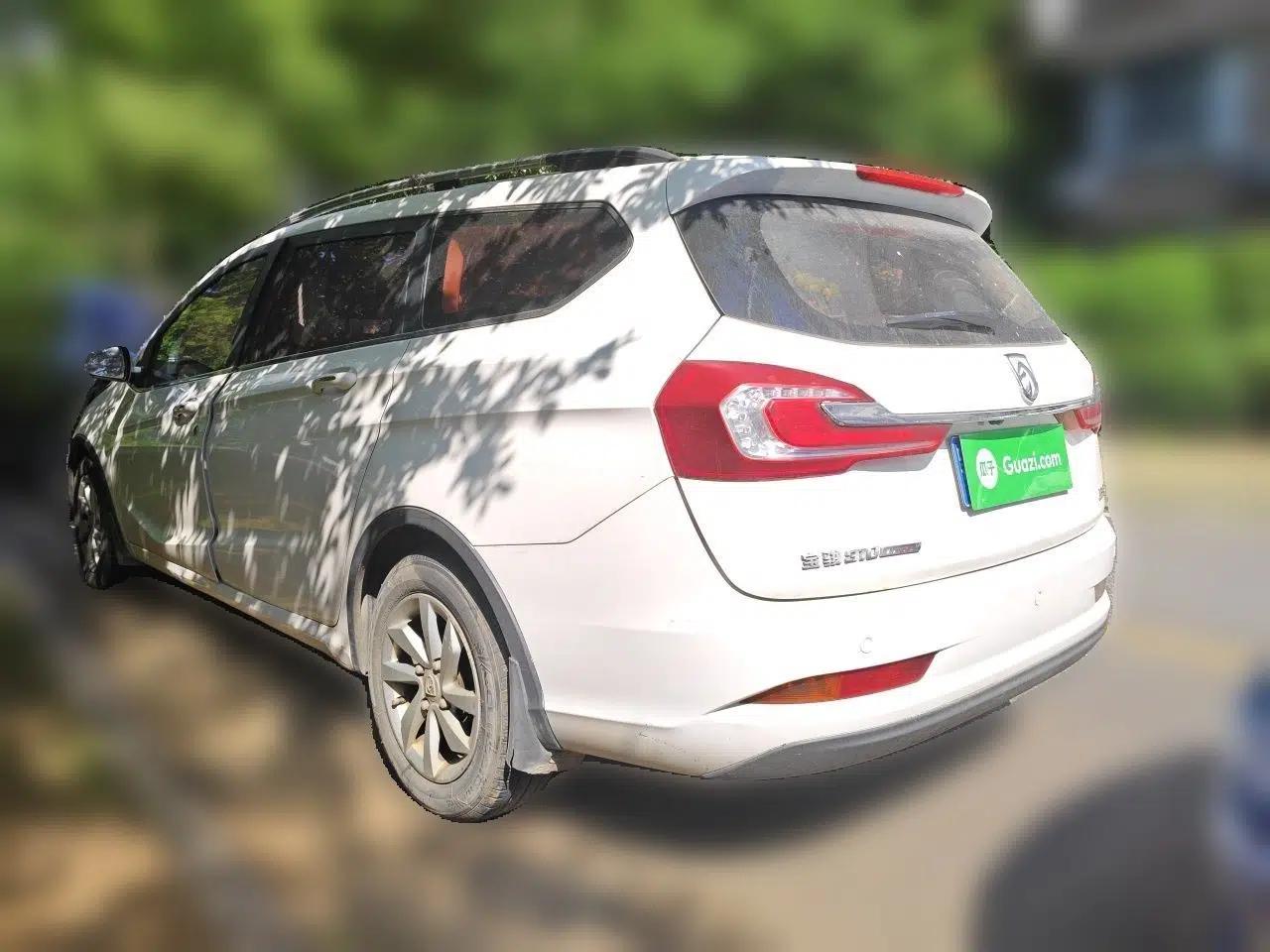 Baojun 310W 2017 1.5L Manual Fashion Model China V — миниатюра 4