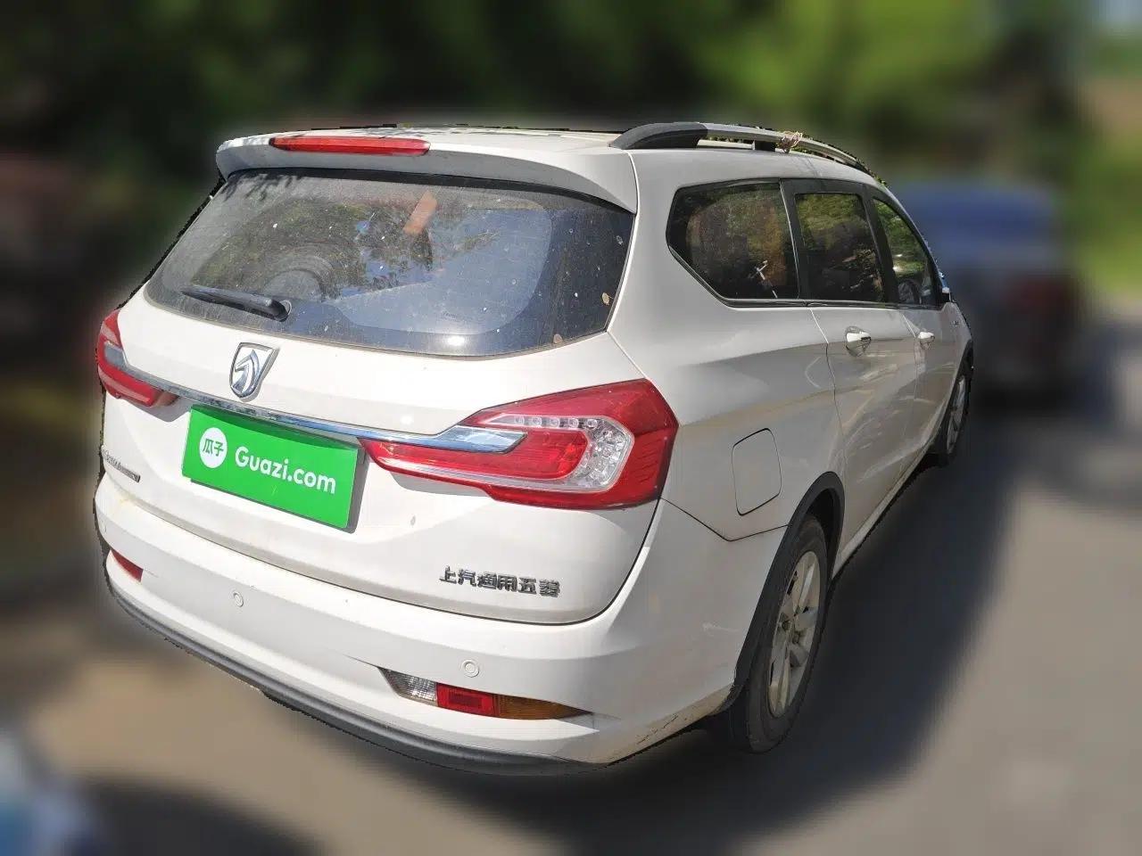 Baojun 310W 2017 1.5L Manual Fashion Model China V — миниатюра 6