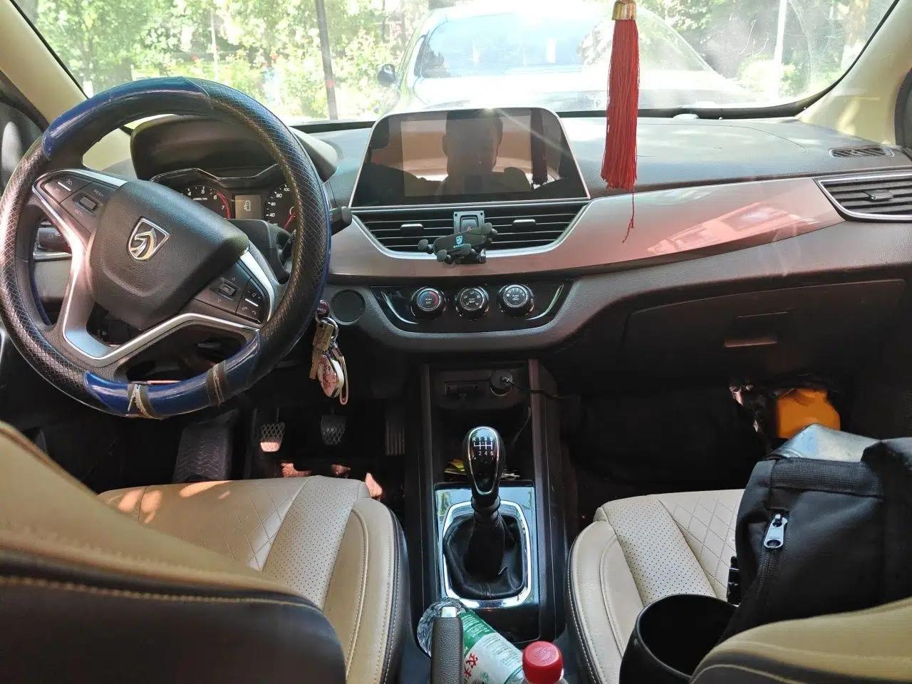 Baojun 310W 2017 1.5L Manual Fashion Model China V — миниатюра 10