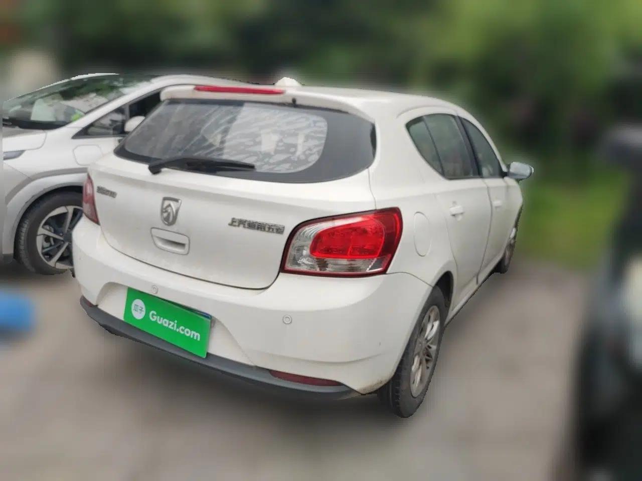 Baojun 610 2014 1.5L manual Comfort trim level — миниатюра 6