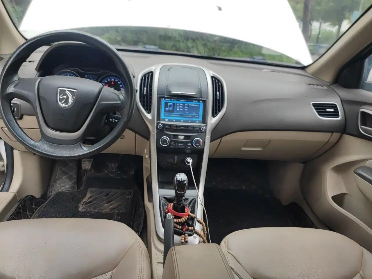Baojun 610 2014 1.5L manual Comfort trim level — миниатюра 10