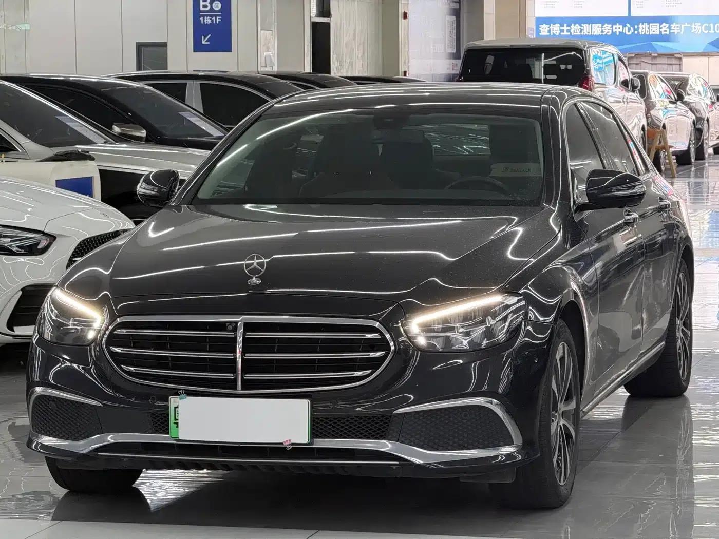 Mercedes-Benz E-Class PHEV 2022 Facelift E 350 e L Plug-in Hybrid Sedan — миниатюра 1