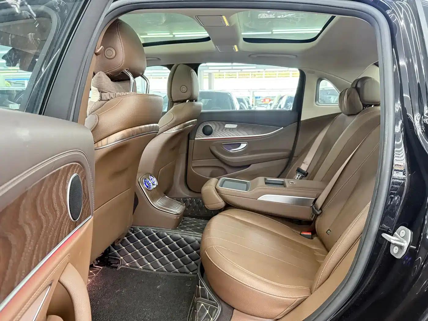 Mercedes-Benz E-Class PHEV 2022 Facelift E 350 e L Plug-in Hybrid Sedan — миниатюра 6