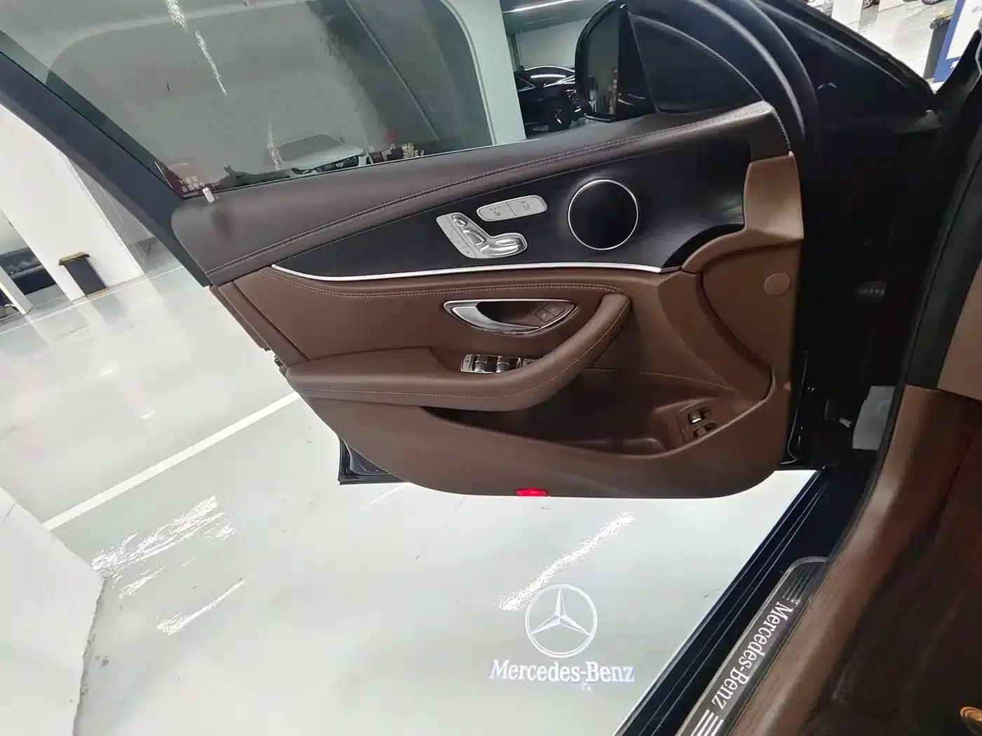 Mercedes-Benz E-Class PHEV 2022 E 350 e L Plug-in Hybrid Sedan — миниатюра 11