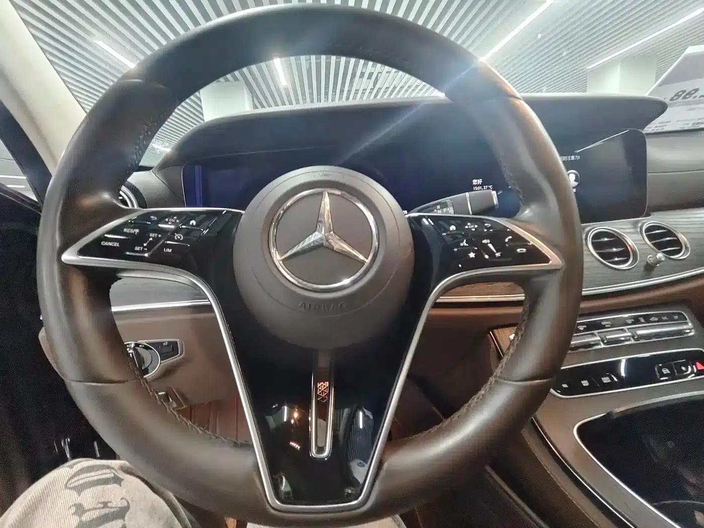 Mercedes-Benz E-Class PHEV 2022 E 350 e L Plug-in Hybrid Sedan — миниатюра 9
