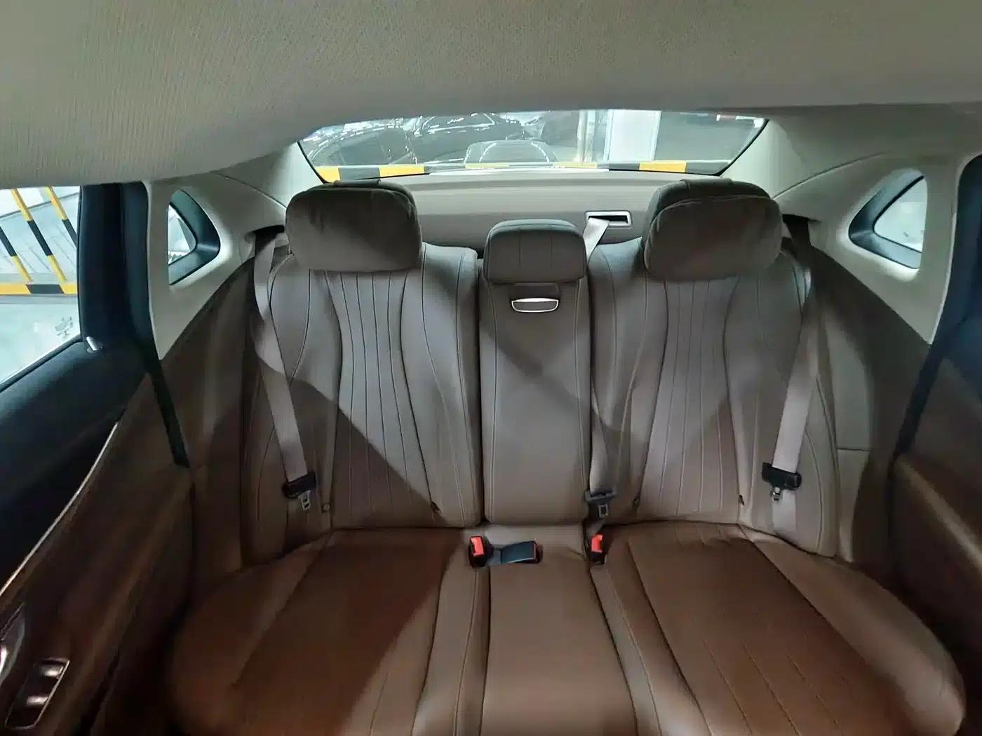 Mercedes-Benz E-Class PHEV 2022 E 350 e L Plug-in Hybrid Sedan — миниатюра 10