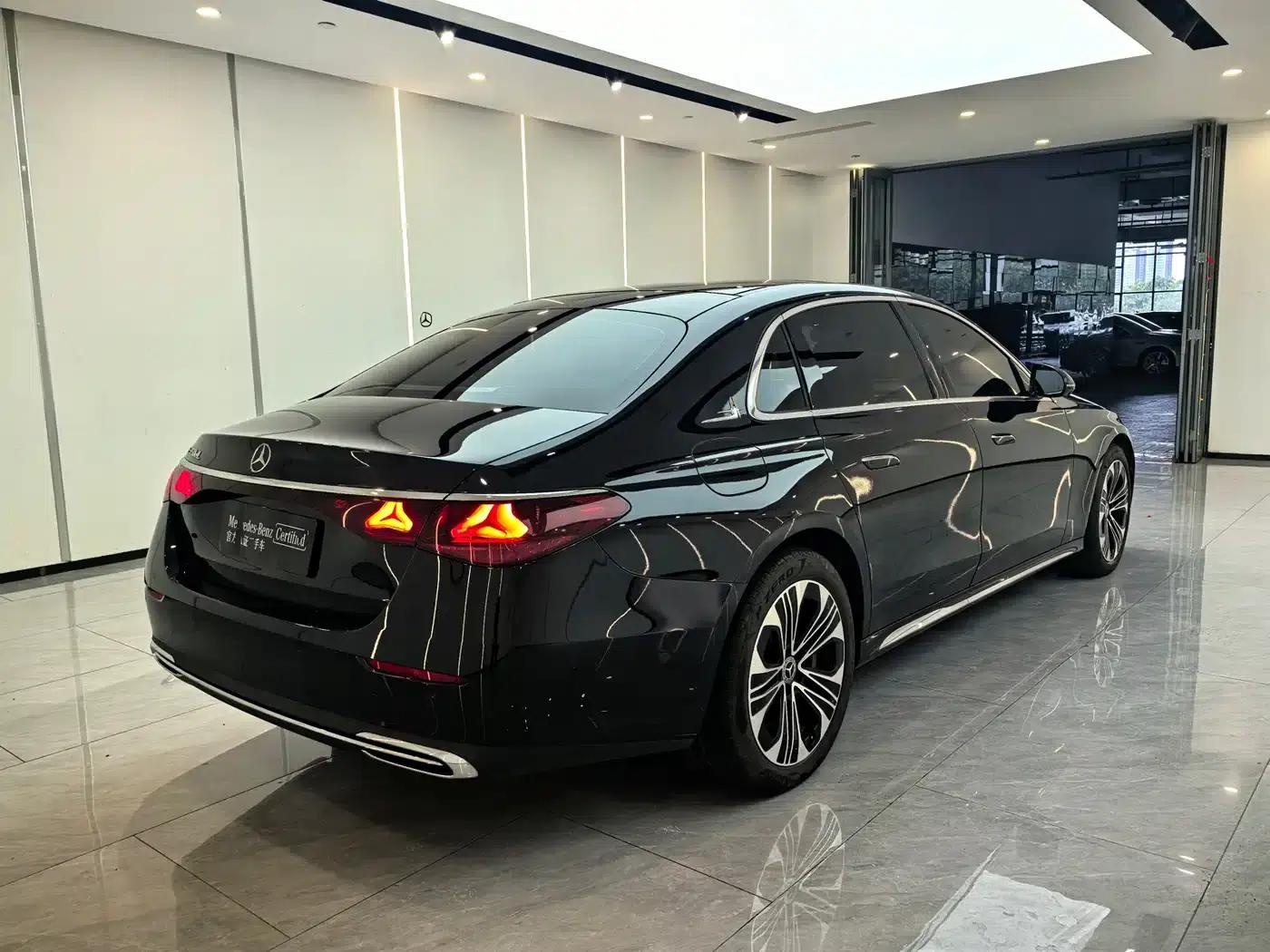 Mercedes-Benz E-Class PHEV 2024 E 350 e L Plug-in Hybrid Sedan — миниатюра 15