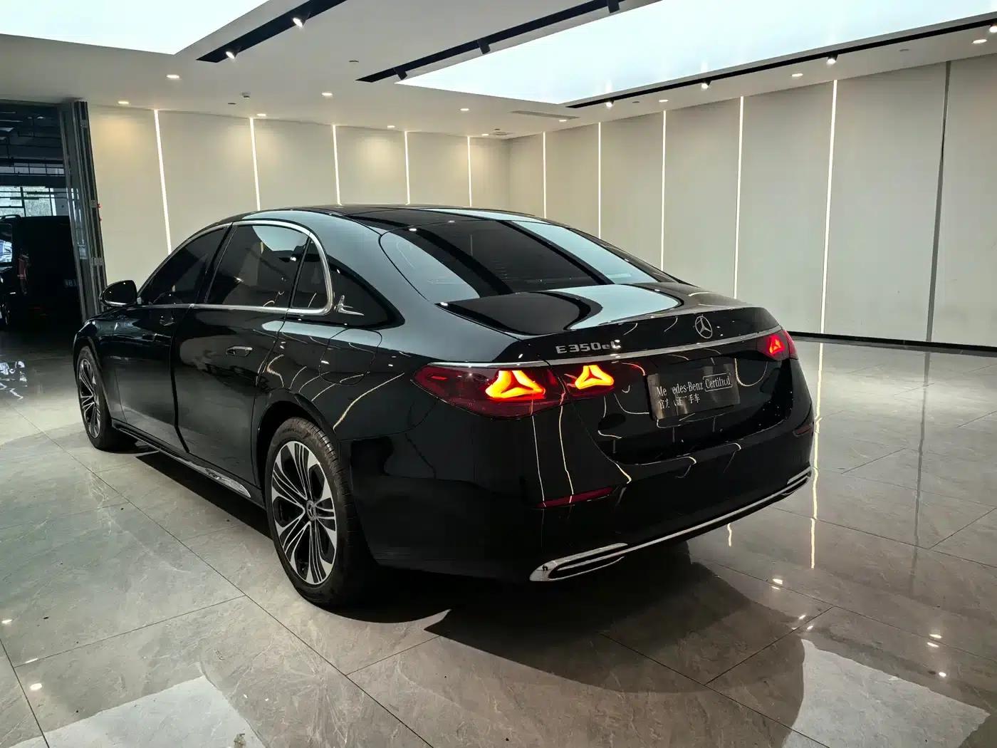 Mercedes-Benz E-Class PHEV 2024 E 350 e L Plug-in Hybrid Sedan — миниатюра 16