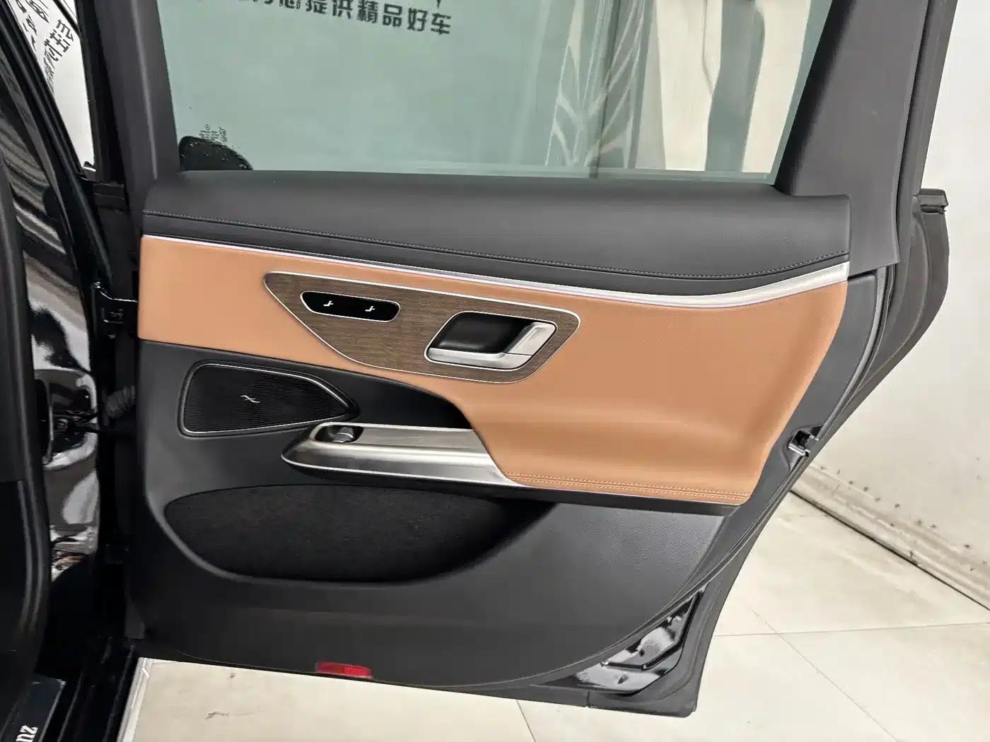 Mercedes-Benz E-Class PHEV 2024 E 350 e L Plug-in Hybrid Sedan — миниатюра 22