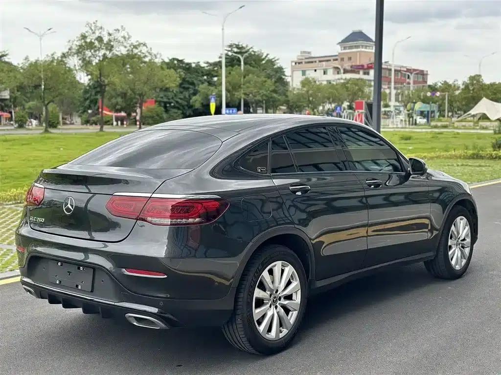 Mercedes-Benz GLC Coupe 2021 GLC 260 4MATIC Coupe SUV — миниатюра 4