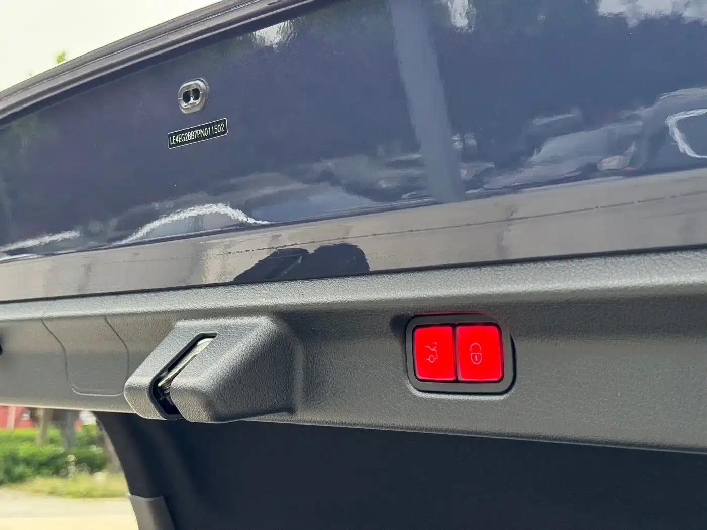 Mercedes-Benz EQE 2022 350 Pioneer Edition — миниатюра 20
