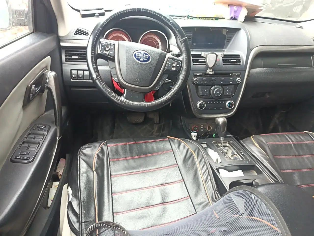 Bestune X80 2015 2.0L Automatic Comfort Anniversary Edition — миниатюра 11